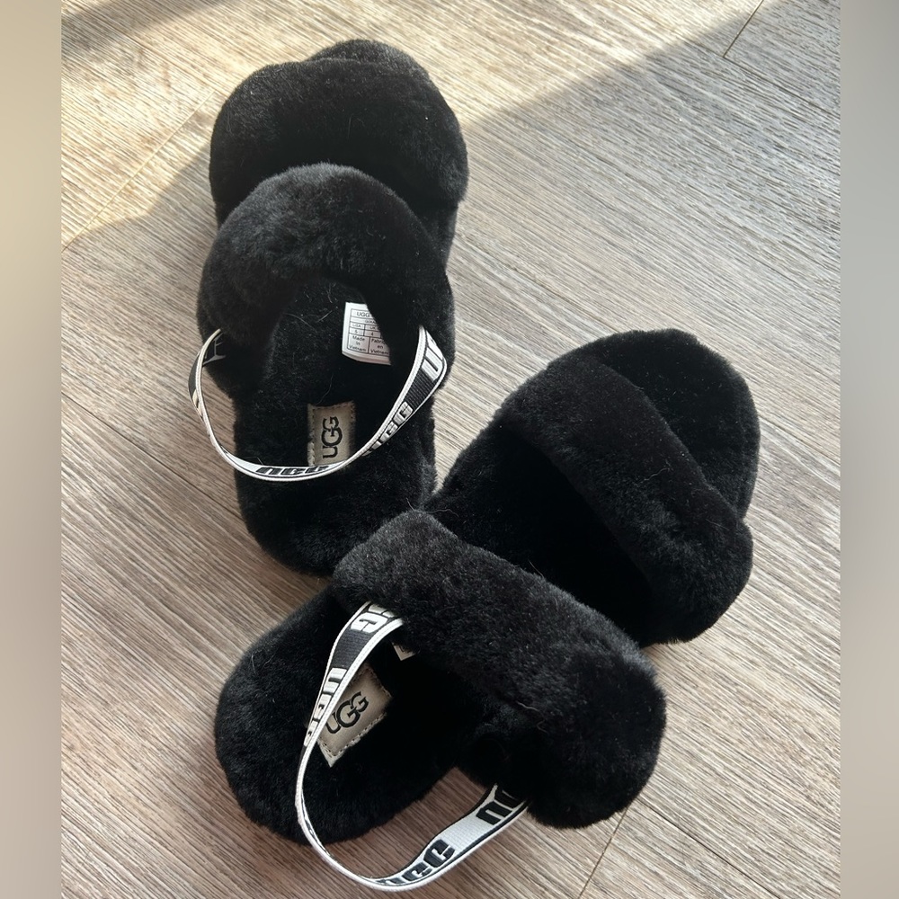 UGGs Oh Yeah Slip on sandals size 5